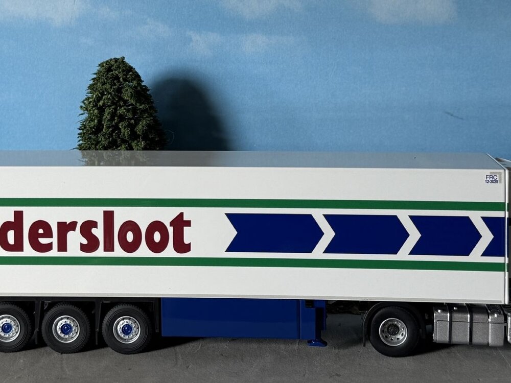 Cavallino Cavallino Volvo FH5 Globetrotter 4x2 with 3-axle reefer trailer MANDERSLOOT
