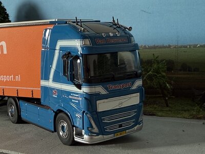 Cavallino Cavallino Volvo FH5 XL 4x2 with 3-axle curtainside trailer VAN DEUVEREN BARNEVELD