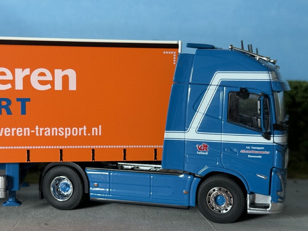 Cavallino Cavallino Volvo FH5 XL 4x2 with 3-axle curtainside trailer VAN DEUVEREN BARNEVELD
