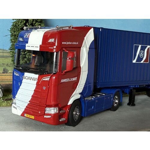 Cavallino Cavallino Scania S Highline met 3-as container oplegger + 40ft. container JONKER & SCHUT Cavallino Cavallino Scania S Highline met 3-as container oplegger + 40ft. container JONKER & SCHUT