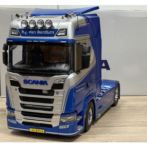 NZG Cavallino Scania S Highline 4x2 H.J. VAN BENTUM WOUDENBERG / Schaal 1:18 NZG Cavallino Scania S Highline 4x2 H.J. VAN BENTUM WOUDENBERG / Schaal 1:18