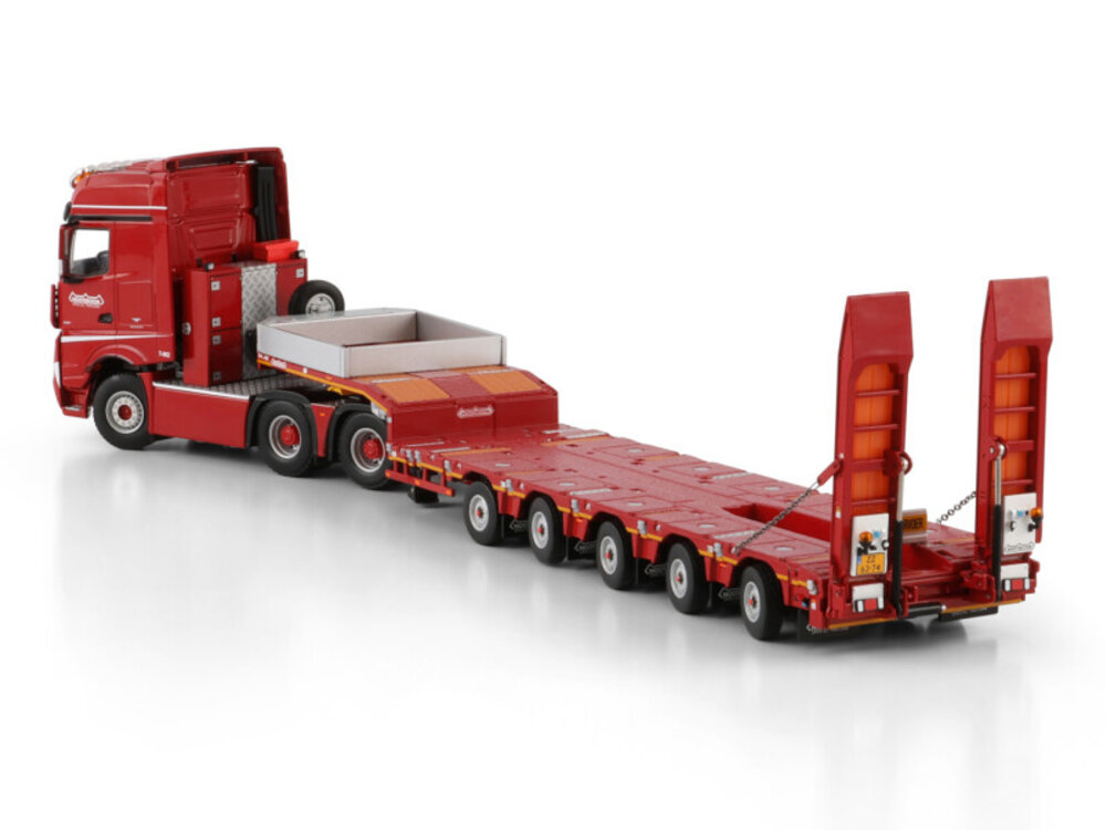 WSI WSI Mercedes-Benz Actros MP5 Big Space 6x4  met 5-assige manoovr NOOTEBOOM RED LINE