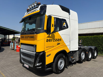 WSI WSI Volvo FH5 Globetrotter 8x4  with 7-axle manoovr + 3-axle dolly AERTSSEN