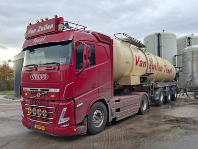 WSI WSI Volvo FH5 sleeper cab 4x2 with 3-axle vacuum tank trailer VAN ZUILEN TEXEL B.V.