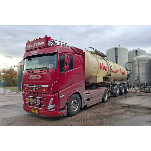 WSI WSI Volvo FH5 sleeper cab 4x2 with 3-axle vacuum tank trailer VAN ZUILEN TEXEL B.V. WSI WSI Volvo FH5 sleeper cab 4x2 with 3-axle vacuum tank trailer VAN ZUILEN TEXEL B.V.