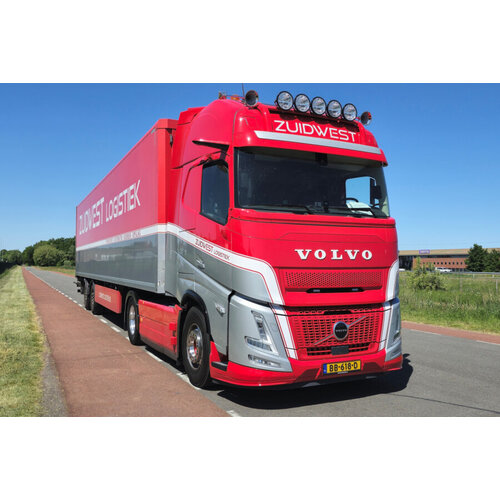 WSI WSI Volvo FH Aero Globetrotter XL 4x2 with 2-axle tridec box trailer ZUIDWEST LOGISTIEK WSI WSI Volvo FH Aero Globetrotter XL 4x2 with 2-axle tridec box trailer ZUIDWEST LOGISTIEK