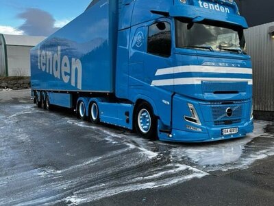 Tekno Tekno Volvo FH Aero Globetrotter XXL with 3-axle reefer trailer TENDEN TRANSPORT