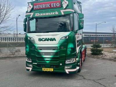 Tekno Tekno Scania Next Gen R590 Highline with 3-axle trailer HENDRIK EEG