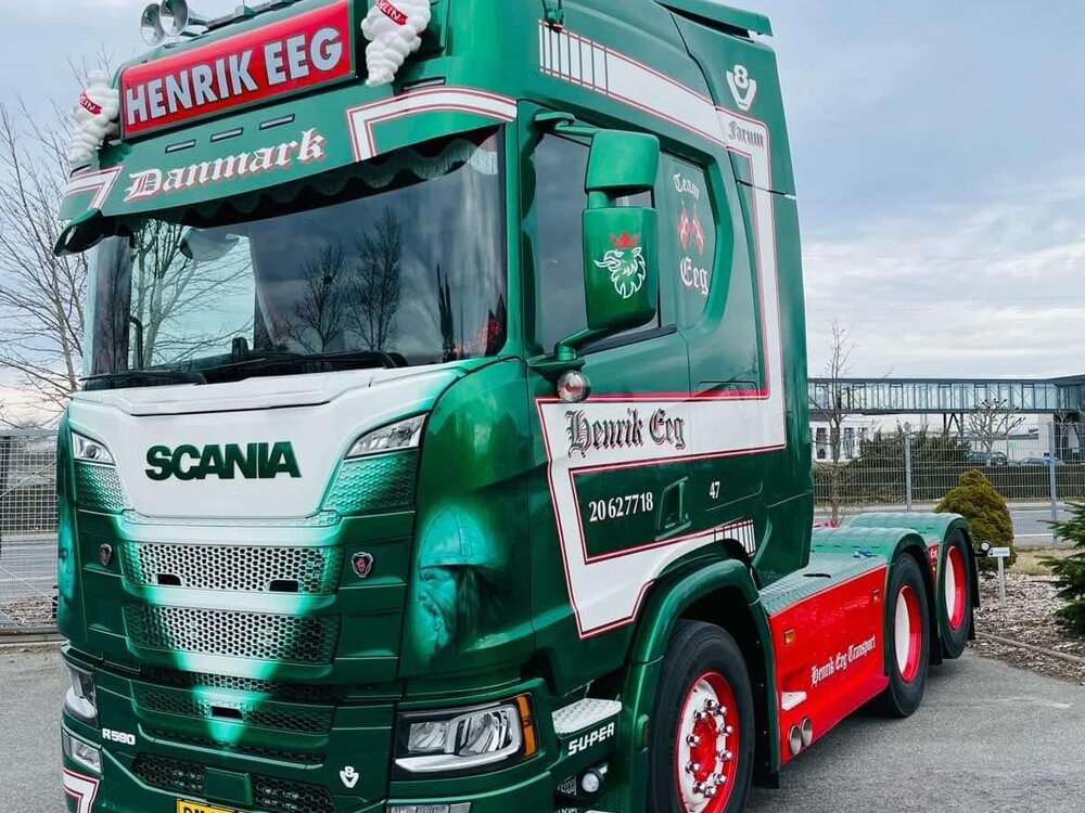 Tekno Tekno Scania Next Gen R590 Highline met 3-assige volume trailer HENDRIK EEG