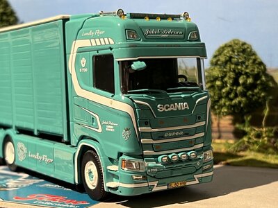 Tekno Tekno Scania Next Gen S-serie Highline met 4-assige aanhanger en resin containers JAKOB PEDERSEN