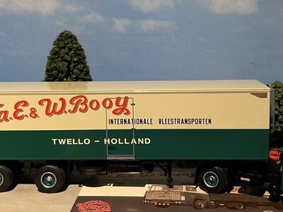 Tekno Tekno Scania 110 met 2-assige widespread koeloplegger BOOY TWELLO