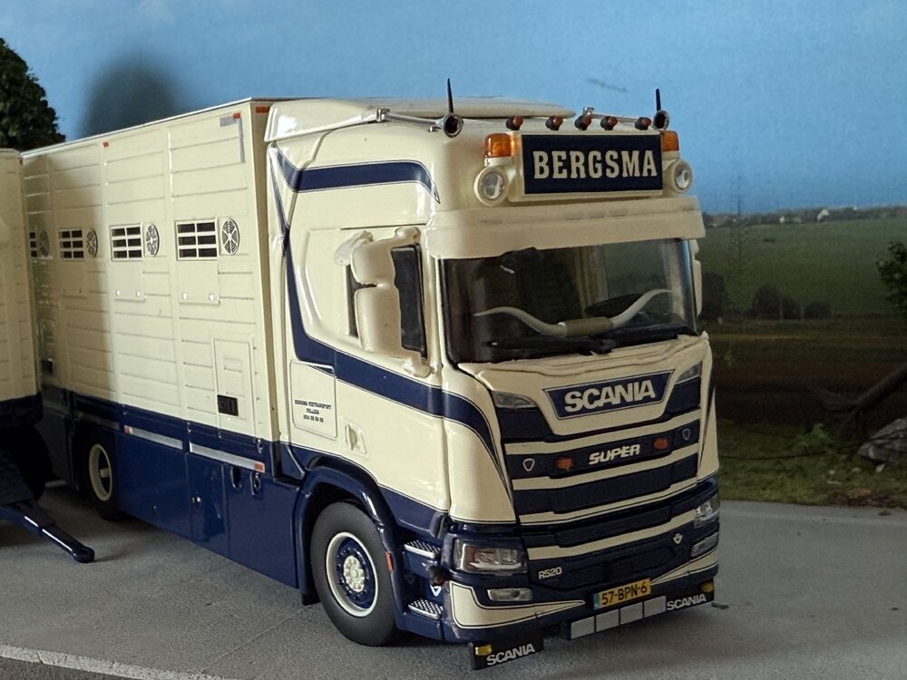IMC IMC Scania R High roof boxed truck with 3-axle livestock trailer BERGSMA