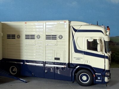 IMC IMC Scania R High roof boxed truck with 3-axle livestock trailer BERGSMA