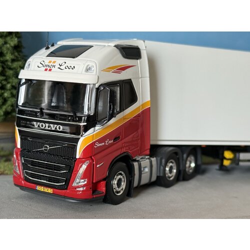 Tekno Tekno Volvo FH05 Globetrotter XL 6x2 with 3-axle reefer trailer SIMON LOOS Tekno Tekno Volvo FH05 Globetrotter XL 6x2 with 3-axle reefer trailer SIMON LOOS