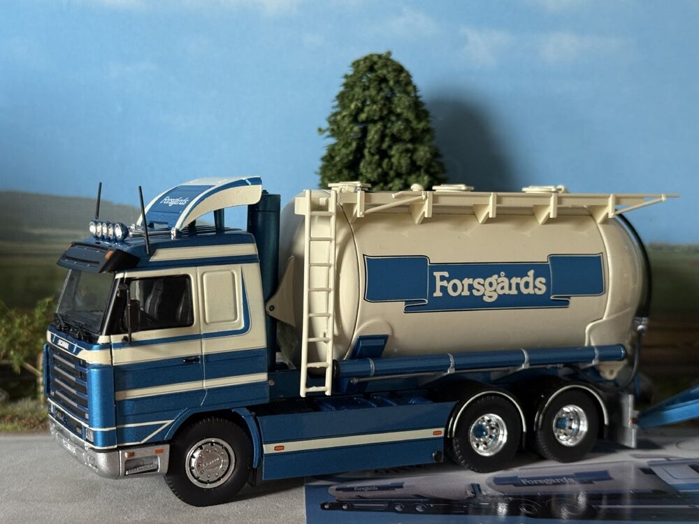 Tekno Tekno Scania 3-serie Streamline  rigid truck with trailer Swedish silo combination FORSGARDS
