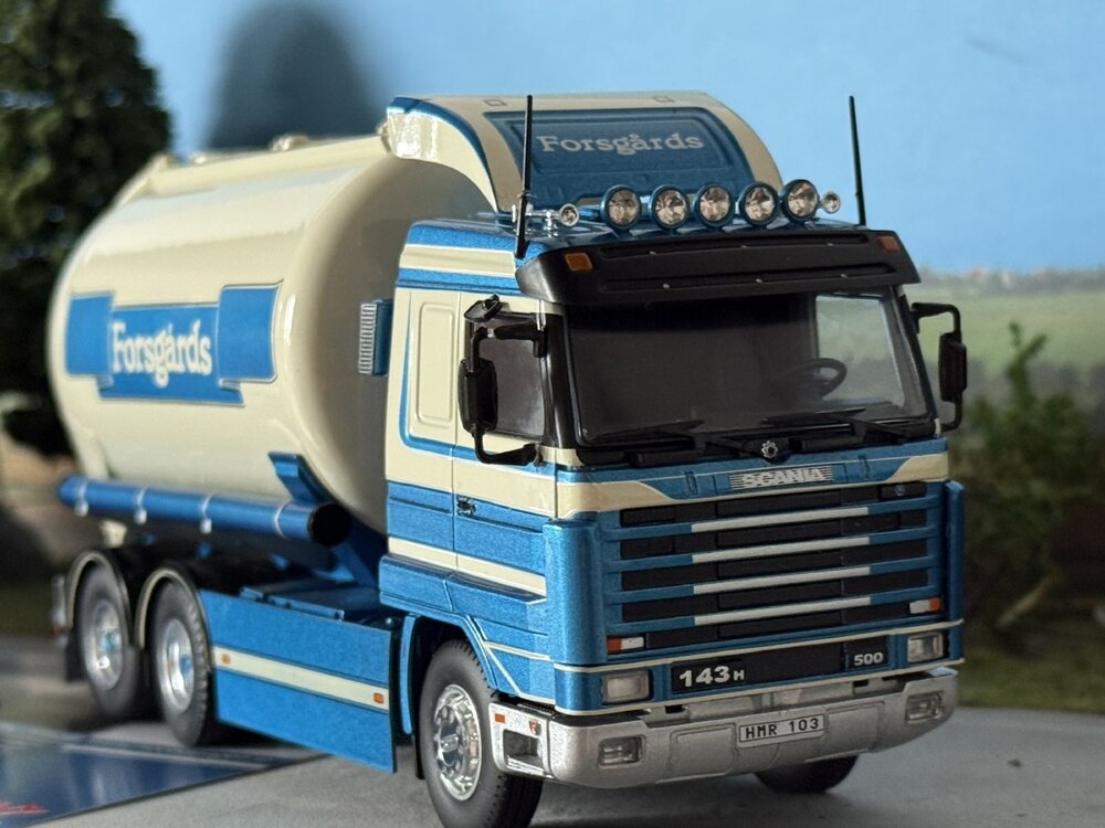 Tekno Tekno Scania 3-serie Streamline  rigid truck with trailer Swedish silo combination FORSGARDS