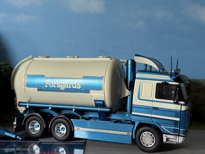 Tekno Tekno Scania 3-serie Streamline  rigid truck with trailer Swedish silo combination FORSGARDS