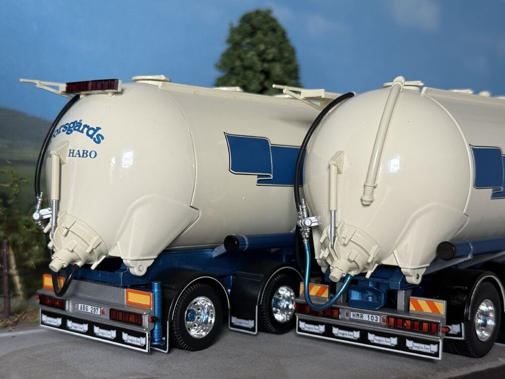 Tekno Tekno Scania 3-serie Streamline  rigid truck with trailer Swedish silo combination FORSGARDS