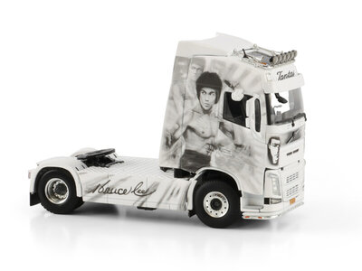 WSI WSI Volvo FH4 Globetrotter 4x2 TANTAI "BRUCE LEE"