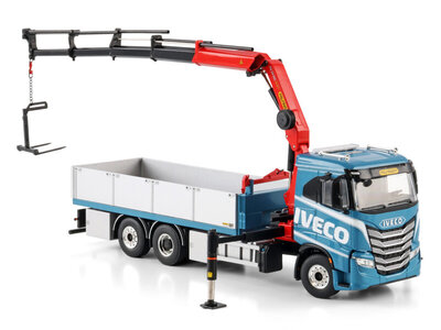 WSI WSI Iveco S-Way AS low riged flatbed truck 6x2 + palfinger 24.001 SLD 5 Palfinger