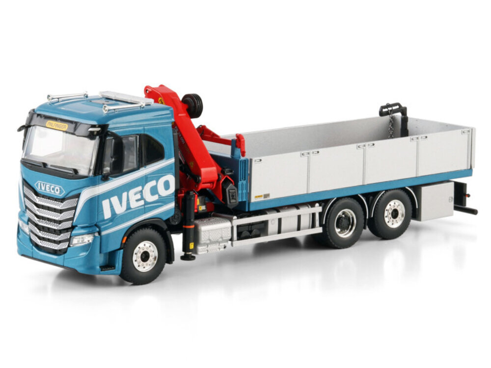 WSI WSI Iveco S-Way AS low riged flatbed truck 6x2 + palfinger 24.001 SLD 5 Palfinger