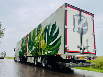 WSI WSI Scania S Highline 6x2 with 5-axle riged reefer truck with reefertrailer JZ TRANSPORT "NOVIFLORA"