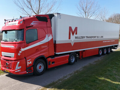 WSI WSI Volvo FH Aero Globetrotter  4x2 met 3-assige koeloplegger MULDER TRANSPORT