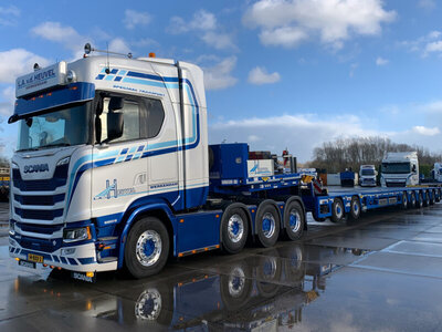 WSI WSI Scania S Highline 8x4 met 8-assige SL dieplader L.A. VAN DEN HEUVEL