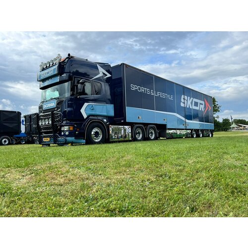 Tekno Tekno Scania R-serie Topline with stepdeck trailer SKOR Tekno Tekno Scania R-serie Topline with stepdeck trailer SKOR