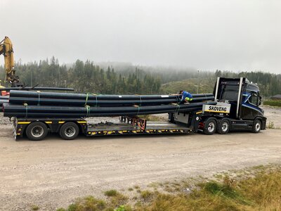 Tekno Tekno Scania Tuft 6x4 met 2-assige Broshuis dieplader SKOVENG