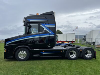 Tekno Tekno Scania Tuft 6x4 with 2-axle Broshuis lowloader SKOVENG