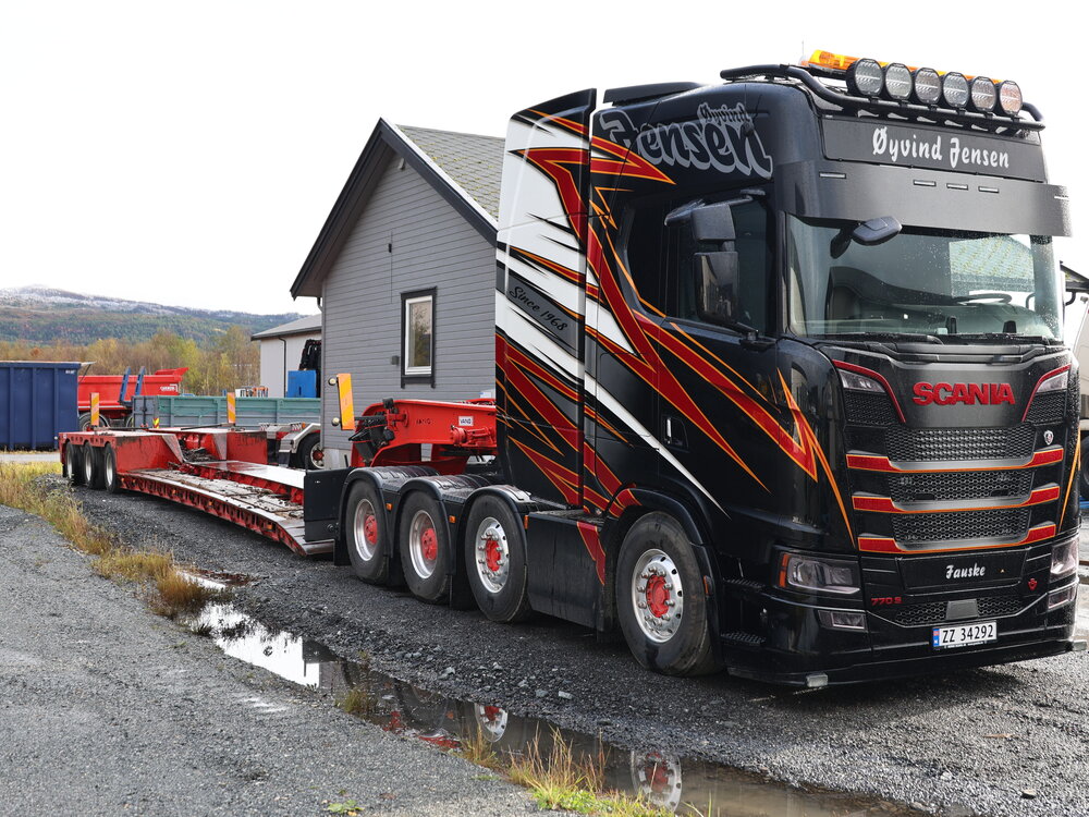 Tekno Tekno Scania NGS 8x4 zwaartransport trekker JENSEN