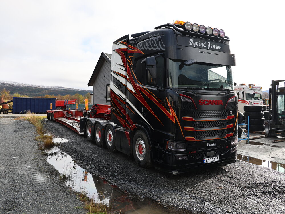 Tekno Tekno Scania NGS 8x4 zwaartransport trekker JENSEN