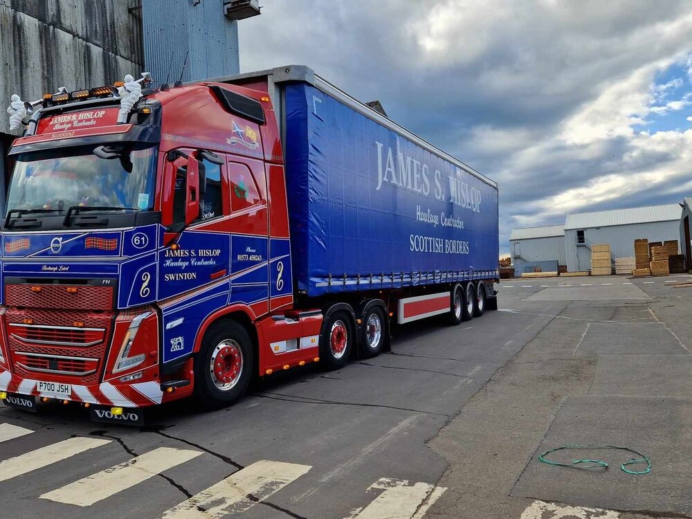 Tekno Tekno Volvo FH05 Globetrotter XL 6x2 met 3-assige tautliner JAMES S. HISLOP