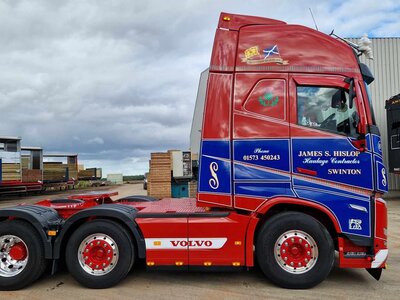 Tekno Tekno Volvo FH05 Globetrotter XL 6x2 with 3-axle tautliner JAMES S. HISLOP