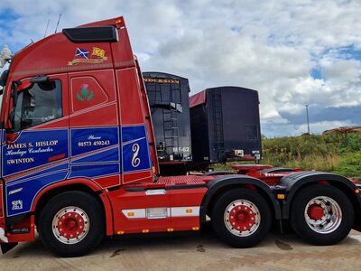 Tekno Tekno Volvo FH05 Globetrotter XL 6x2 met 3-assige tautliner JAMES S. HISLOP