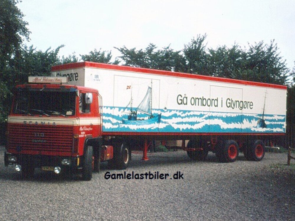 WSI WSI Scania 0 Serie 4x2 with 3-axle classic box trailer ALFRED PEDERSEN