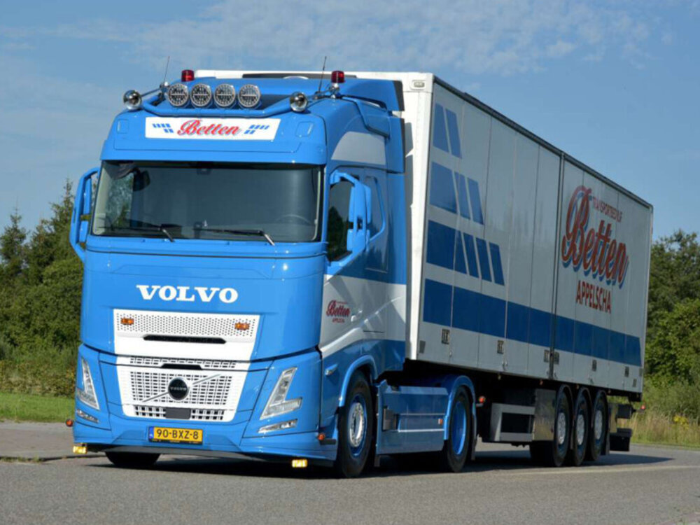 WSI WSI Volvo FH Aero Globetrotter  4x2 with 3-axle reefer trailer BETTEN APPELSCHA