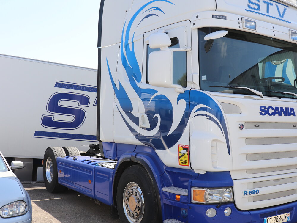 Tekno Tekno Scania R Topline with 3-axle reefertrailer STV