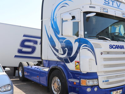 Tekno Tekno Scania R Topline with 3-axle reefertrailer STV