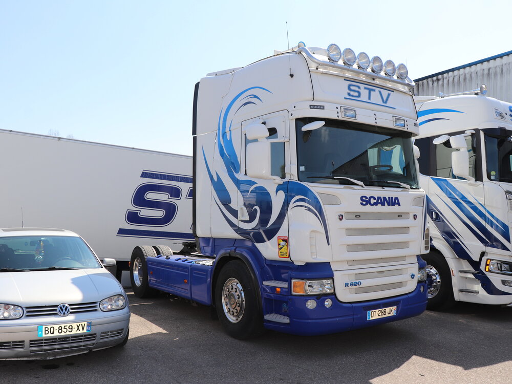 Tekno Tekno Scania R Topline with 3-axle reefertrailer STV