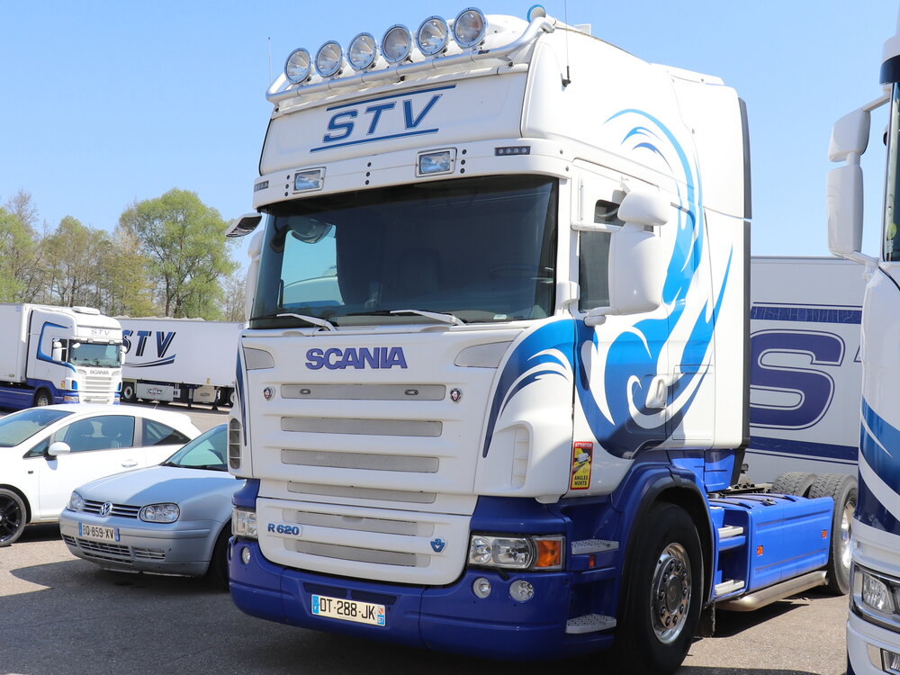 Tekno Tekno Scania R Topline met 3-assige koeloplegger STV