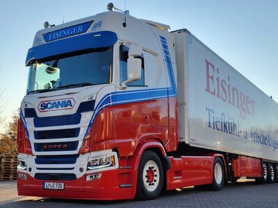 Tekno Tekno Scania NGS Highline 4x2 with 3-axle reefer trailer EISINGER Tekno Tekno Scania NGS Highline 4x2 with 3-axle reefer trailer EISINGER