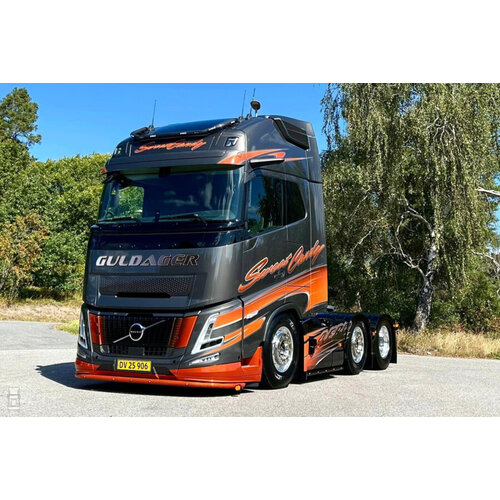 WSI WSI Volvo FH Aero Globetrotter XL 6x2 Twin Steer GULDRAGER WSI WSI Volvo FH Aero Globetrotter XL 6x2 Twin Steer GULDRAGER
