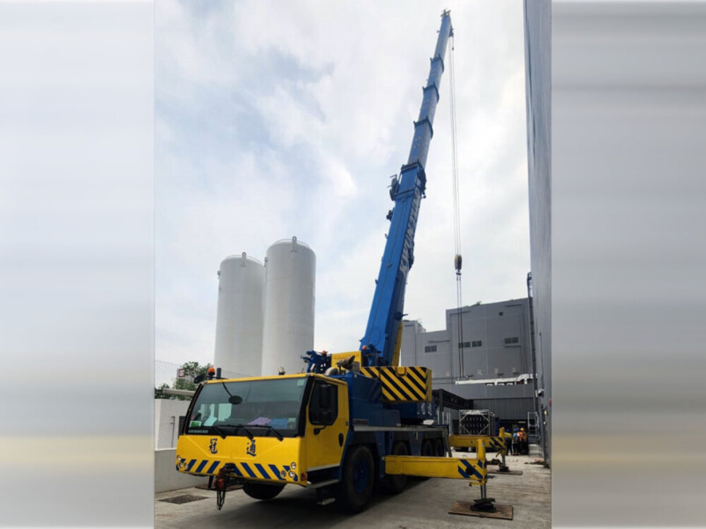 WSI WSI Liebherr LTM 1120-4.1 Mobile crane  KWUN TUNG / Schaal 1:87