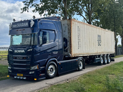 WSI WSI Scania R Highline 4x2 with 3-axle flex container trailer + 40ft container carrier VAN SUIJDAM