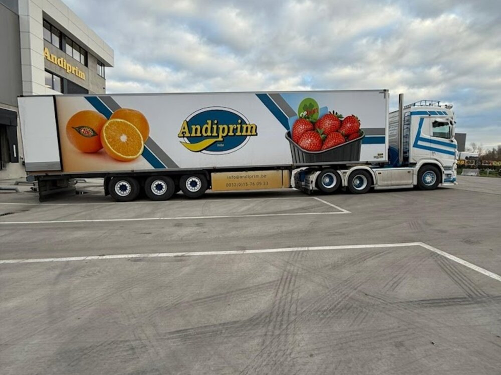 Tekno Tekno Scania Next Gen R530 V8 6x2 with 3-axle reefer trailer CIBATRANS
