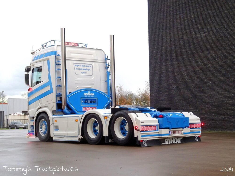 Tekno Tekno Scania Next Gen R530 V8 6x2 en 3-assige koeloplegger CIBATRANS