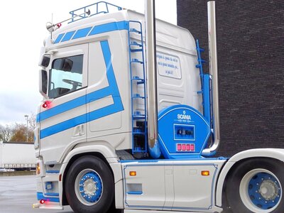 Tekno Tekno Scania Next Gen R530 V8 6x2 with 3-axle reefer trailer CIBATRANS