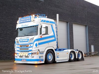 Tekno Tekno Scania Next Gen R530 V8 6x2 with 3-axle reefer trailer CIBATRANS